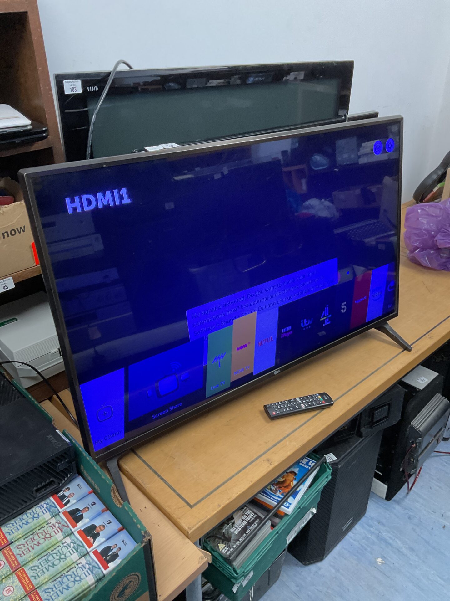 107 Lg 43” smart tv working with remote
