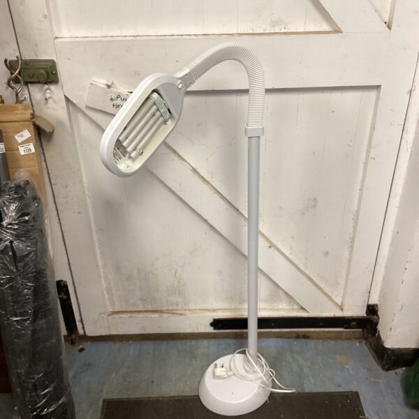 White standard lamp with flexible head for adjustable lighting.