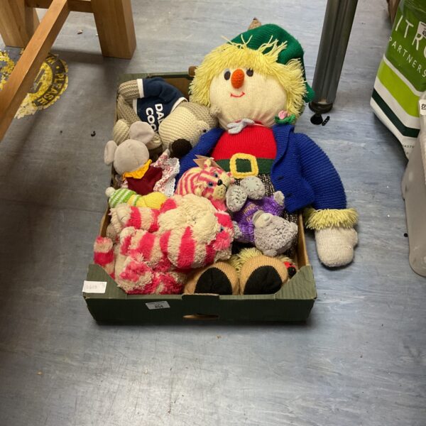 Mixed lot of vintage soft toys including Bagpuss and knitted character.