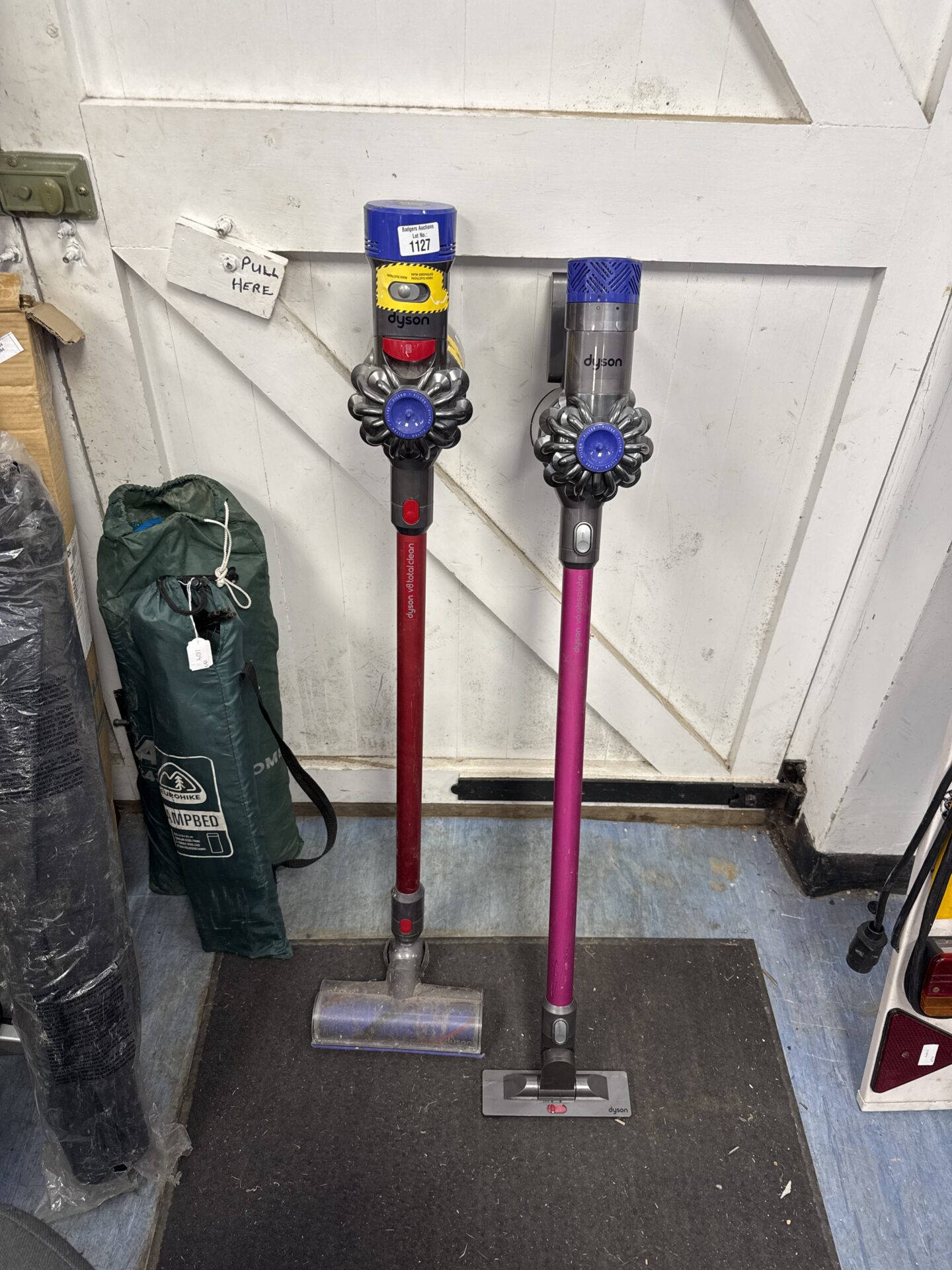 1127 Two dyson cordless hoover spares/repairs v8 totalclean & v6 absolute – no chargers, only 1 battery