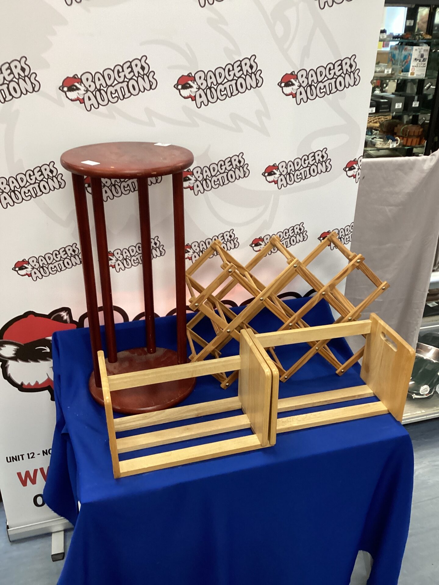 725 Extending book rack, wine rack with wine table