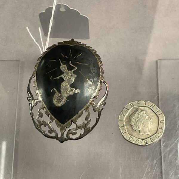 Vintage sterling silver brooch with Siamese motif.