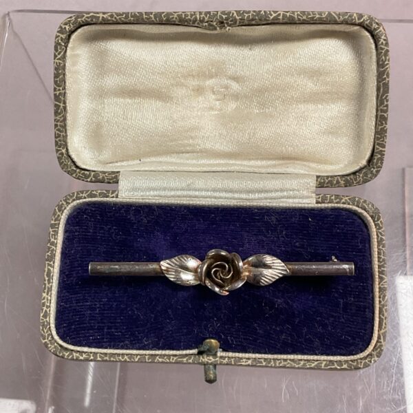 Vintage silver rose sweetheart brooch in original presentation box.