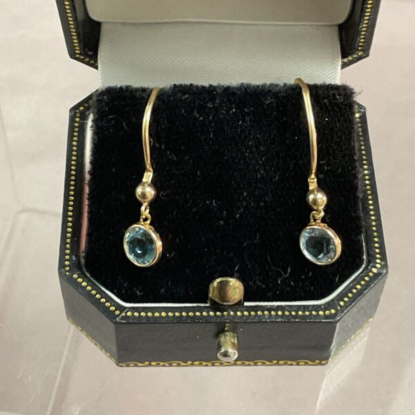 Vintage 14ct gold aquamarine earrings with a delicate drop design.