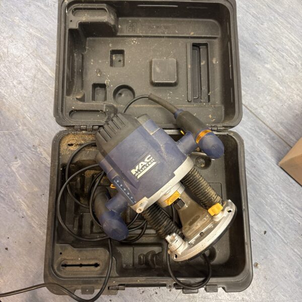 Mac Allister router in its original carrying case, a used power tool.