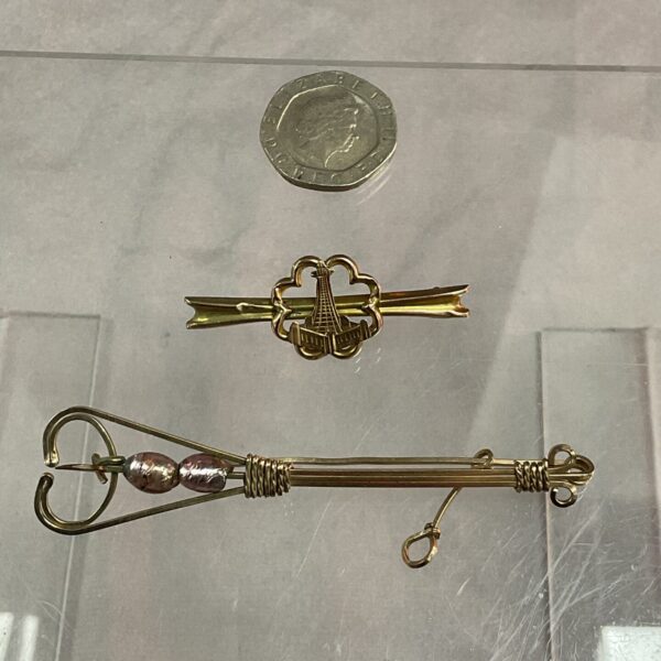 Vintage 9ct gold and yellow metal floral brooches for sale.