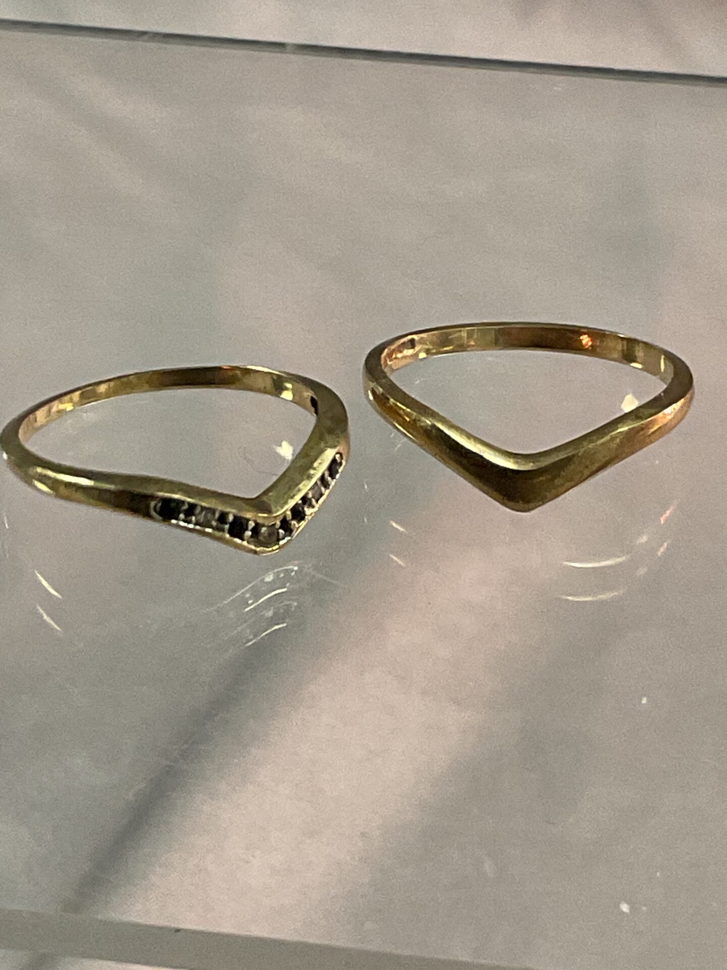 965 Two 9ct gold wishbone rings one set with diamonds 3.2g gross