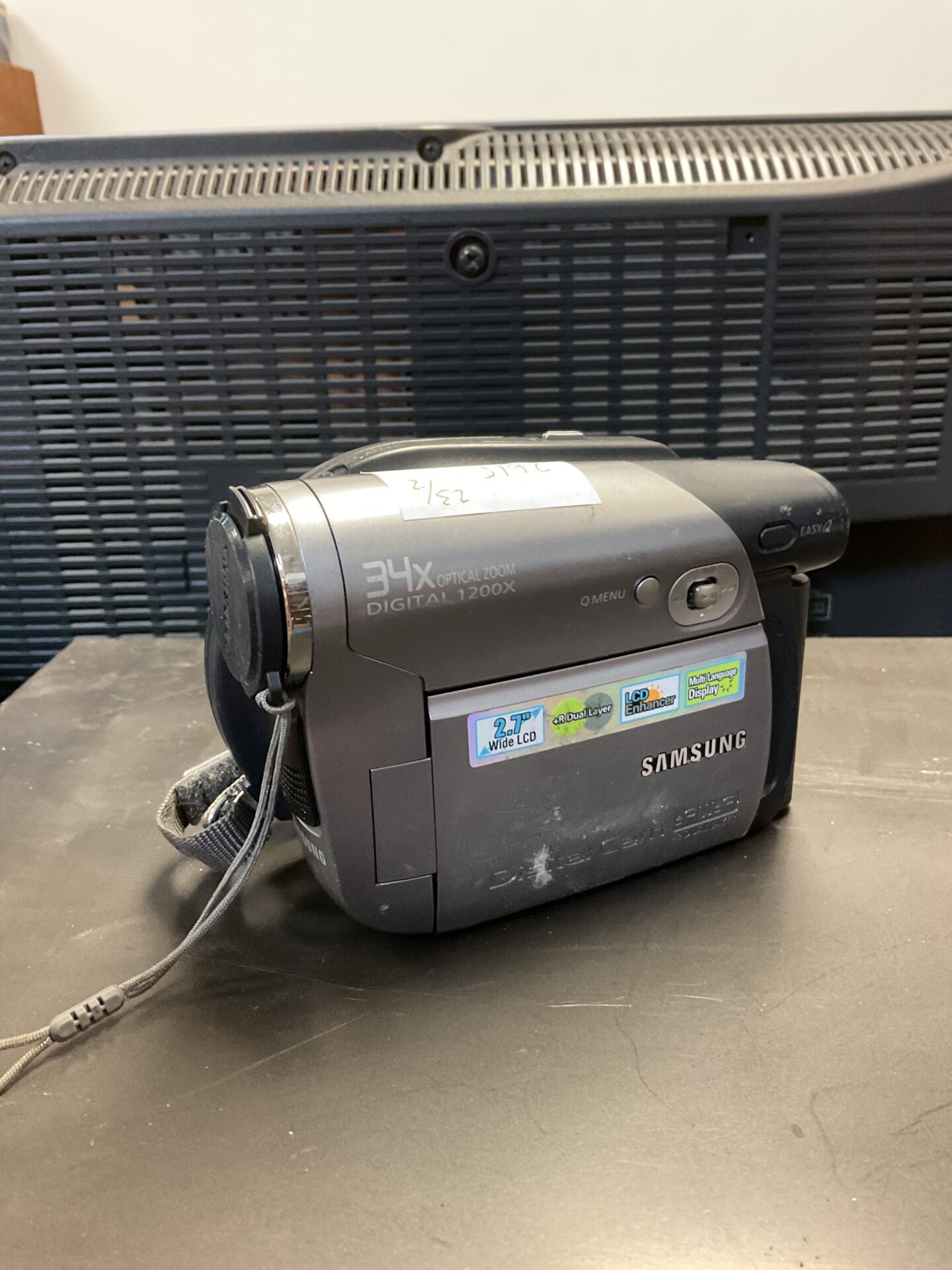 220 Samsung dc172w dvd camcorder