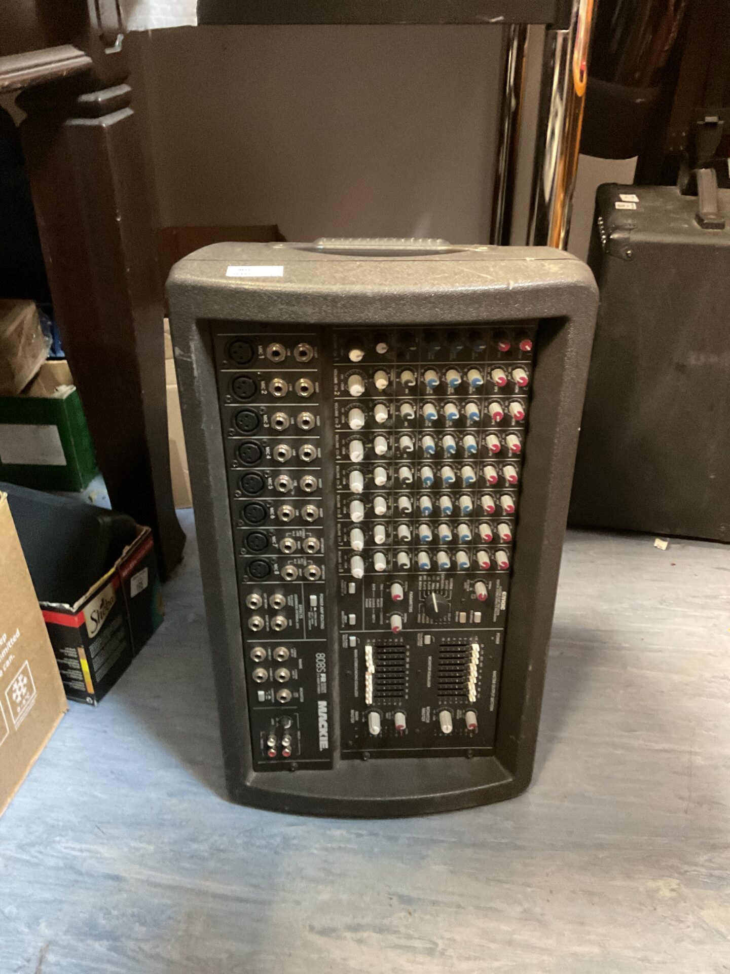 227 Mackie 808s amplifier mixer