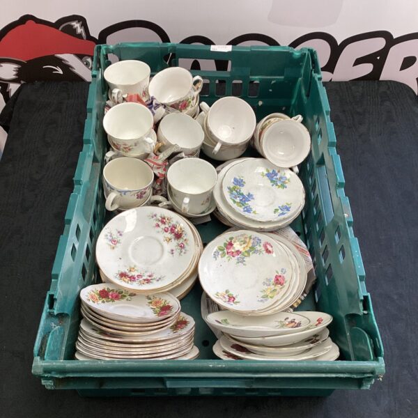 Mixed lot of vintage cups and saucers including Queen Anne china.