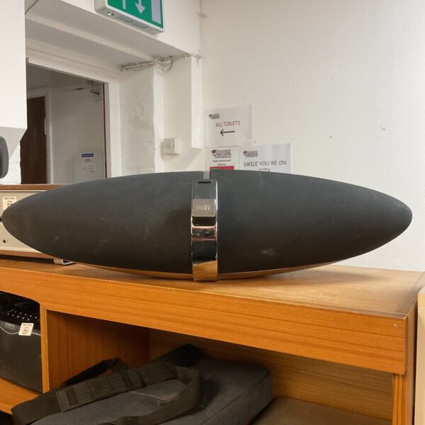 Front view of a Bowers & Wilkins Zeppelin speaker.