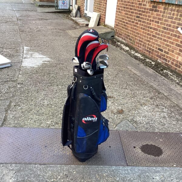 Alien golf clubs and bag set for sale.