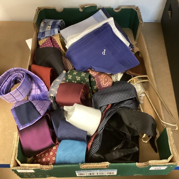 Vintage lot of men's ties and handkerchiefs in assorted colours.
