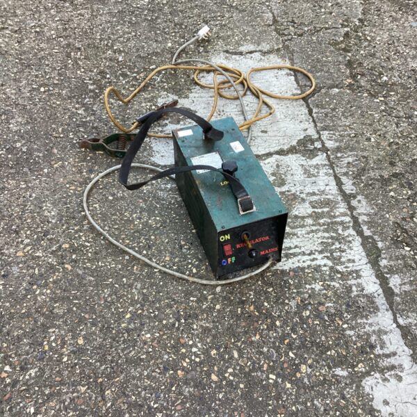 Vintage Elto arc welder with carrying handle and cable.