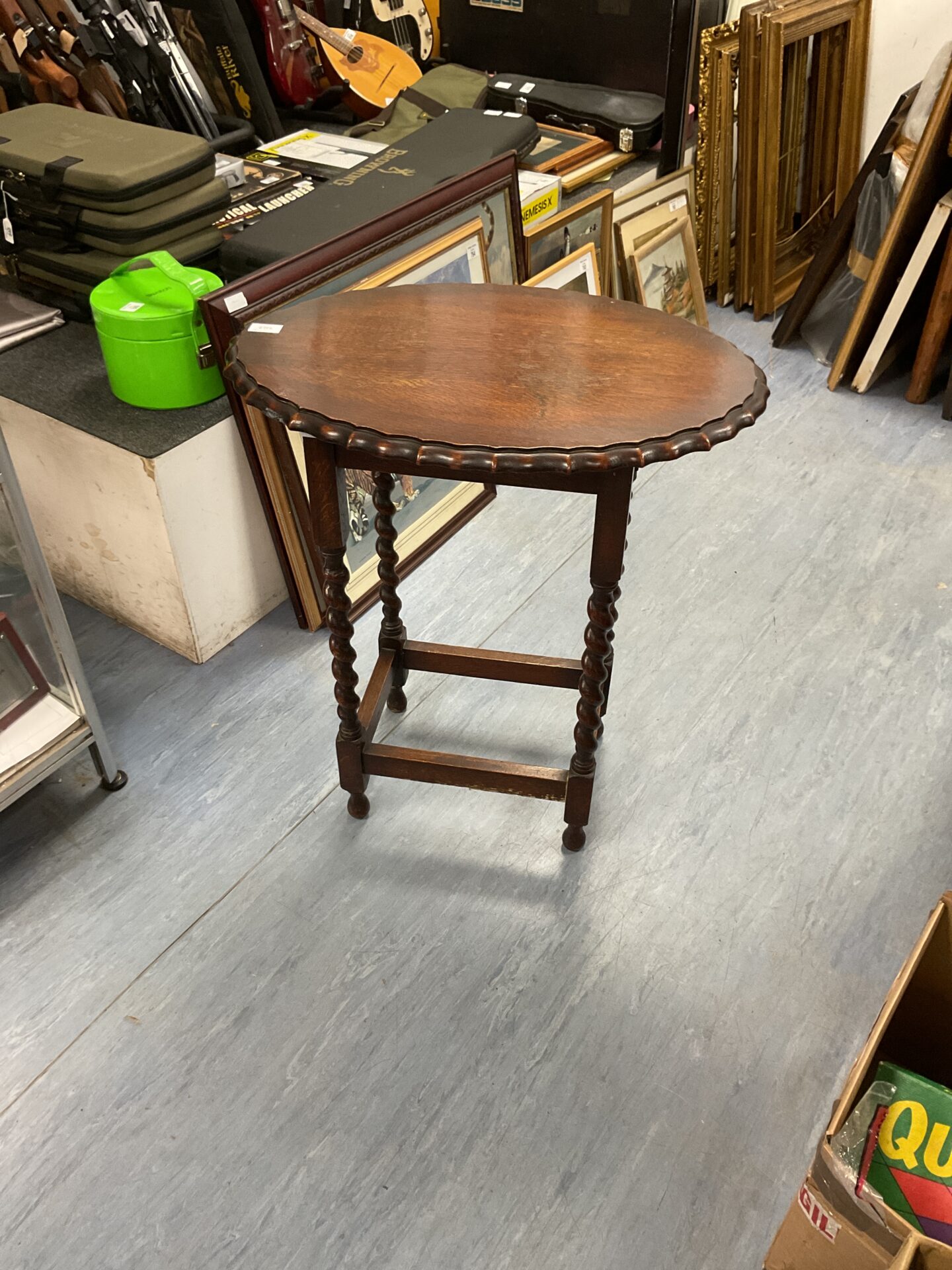 485 Vintage Mahogany Barley Twist Pie crust topped lamp table