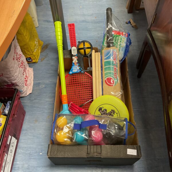 Assorted outdoor games and toys including a cricket set.