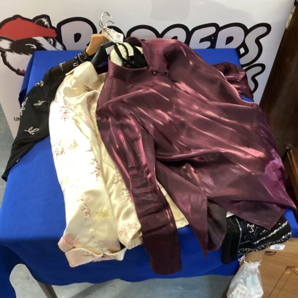 Ladies garments lot featuring silk and oriental jacket.