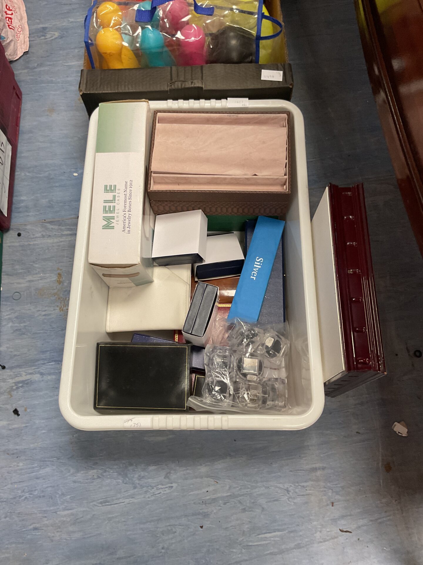 490 Box of empty jewellery boxes