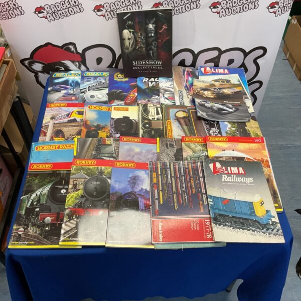 Box of Scalextric and Hornby books and catalogs