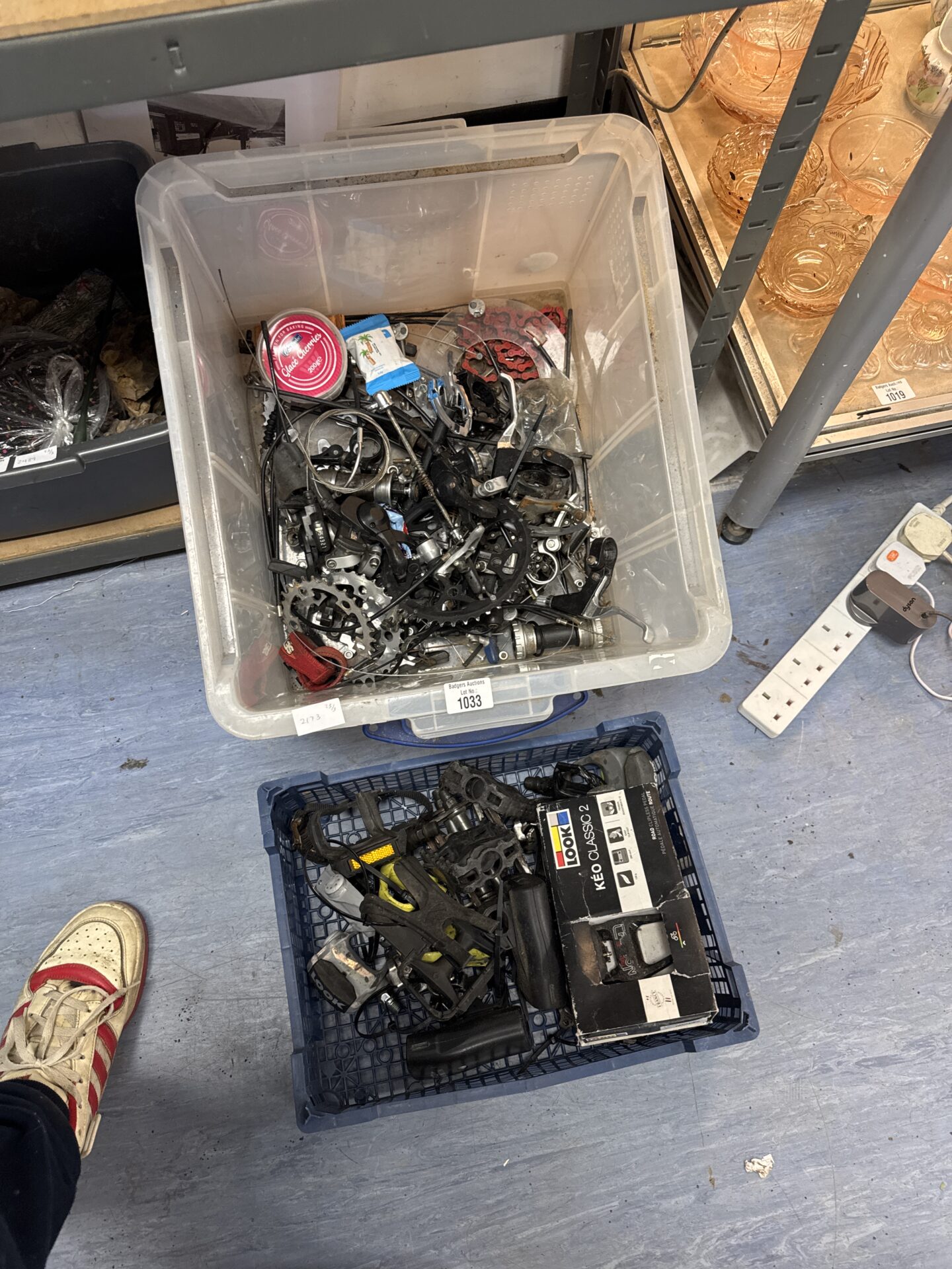 1033 Quantity of bicycle parts