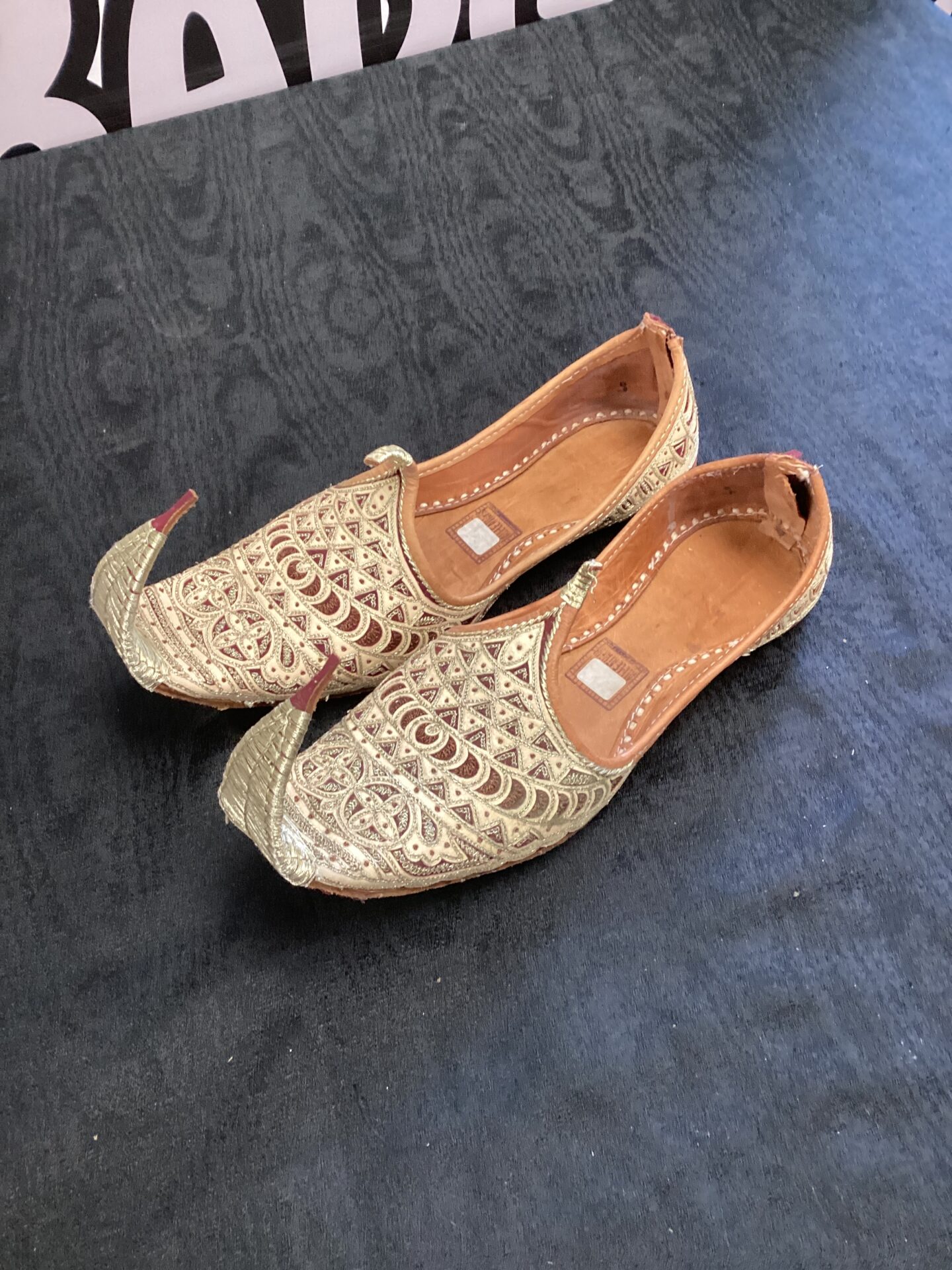 614 Pair of real leather eastern style slippers