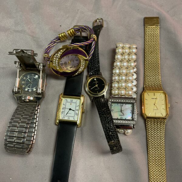 Lot of six ladies wristwatches, vintage fashion timepieces.