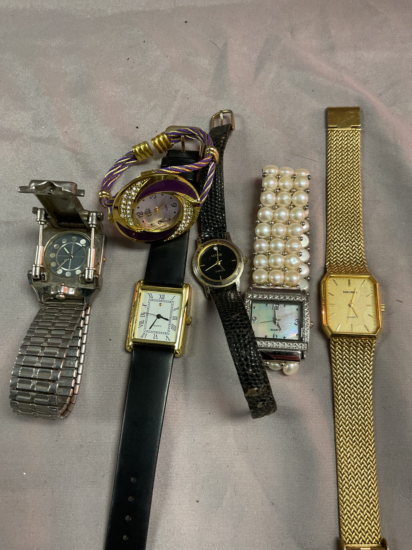 865 Six ladies wristwatches