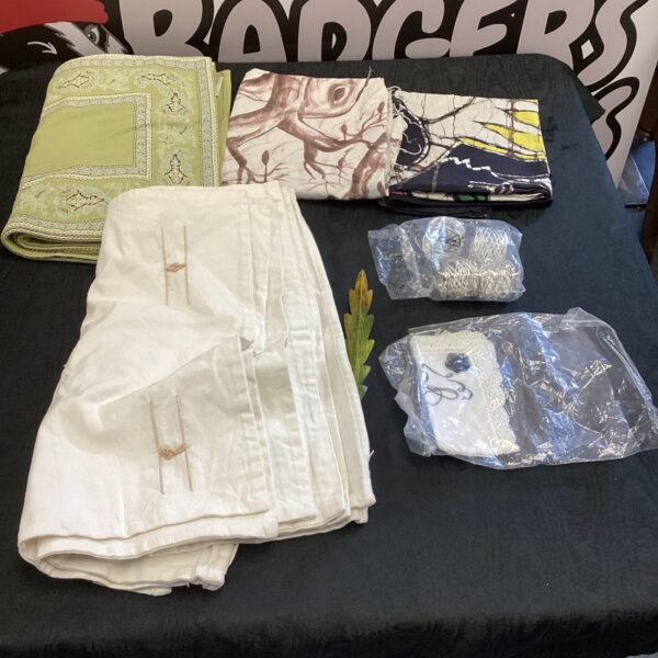 Vintage linen cushion cover and napkin lot for home decor.