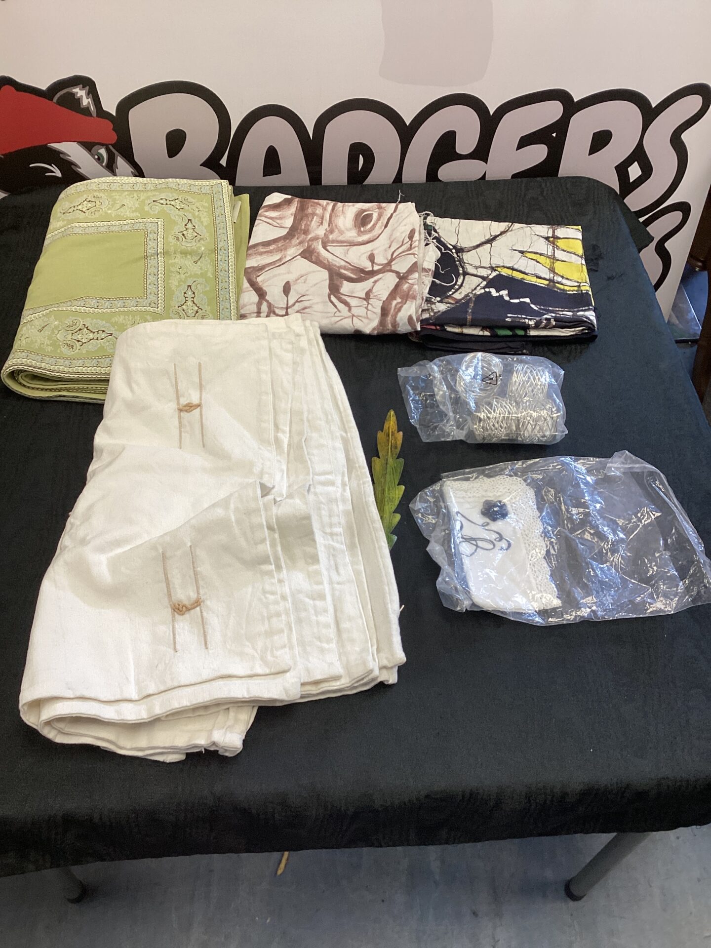 526 Cushion covers with napkins and napkin holders