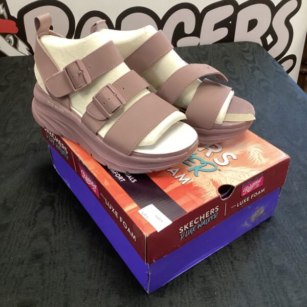 New Skechers D’lux Walker ladies shoes for comfortable walking.