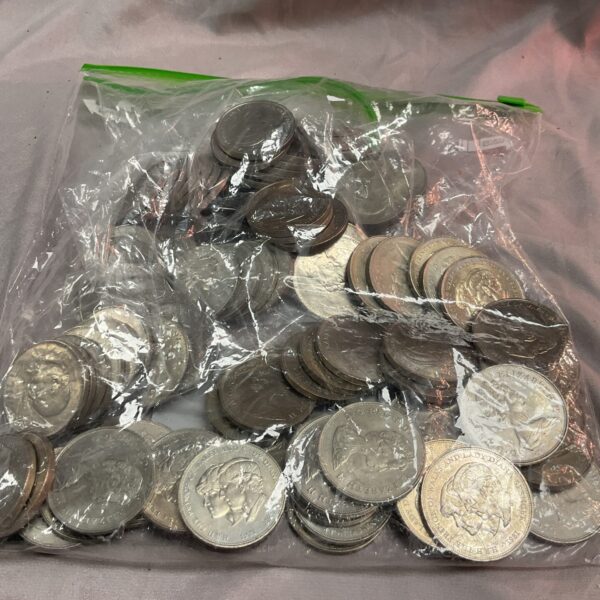 Lot of Churchill and Diana 50p commemorative coins for collectors.