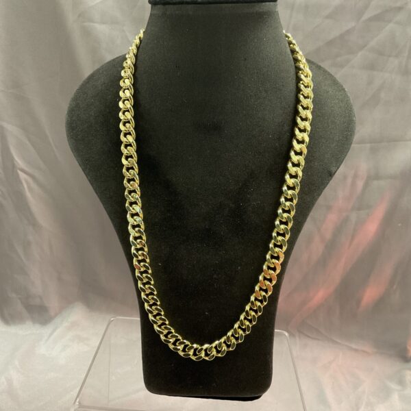 Stylish gold colour 20 inch curb chain necklace.