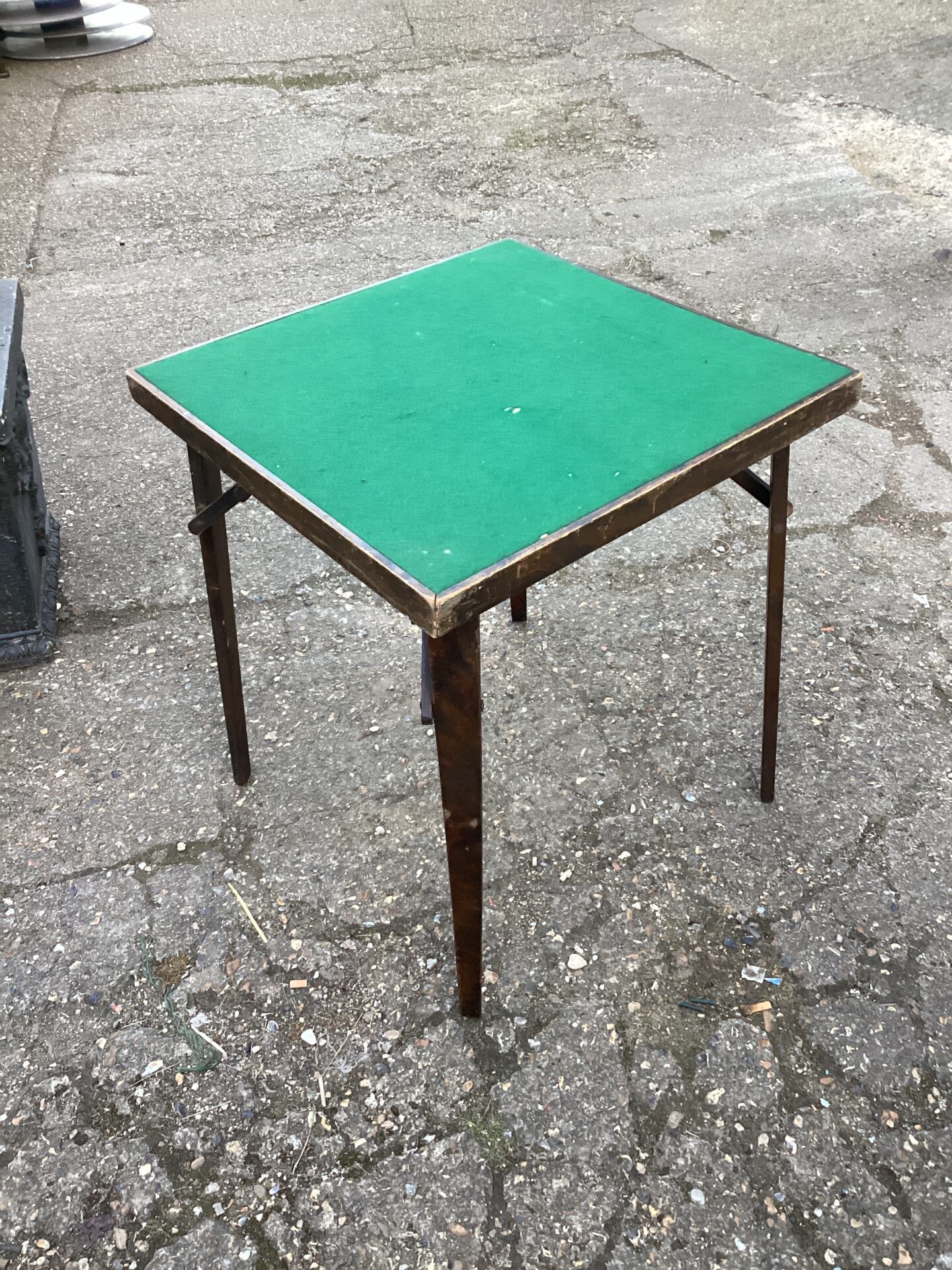 664 Folding card fabric topped card table