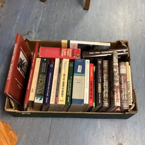 Tray of mixed history and reference books for collectors.