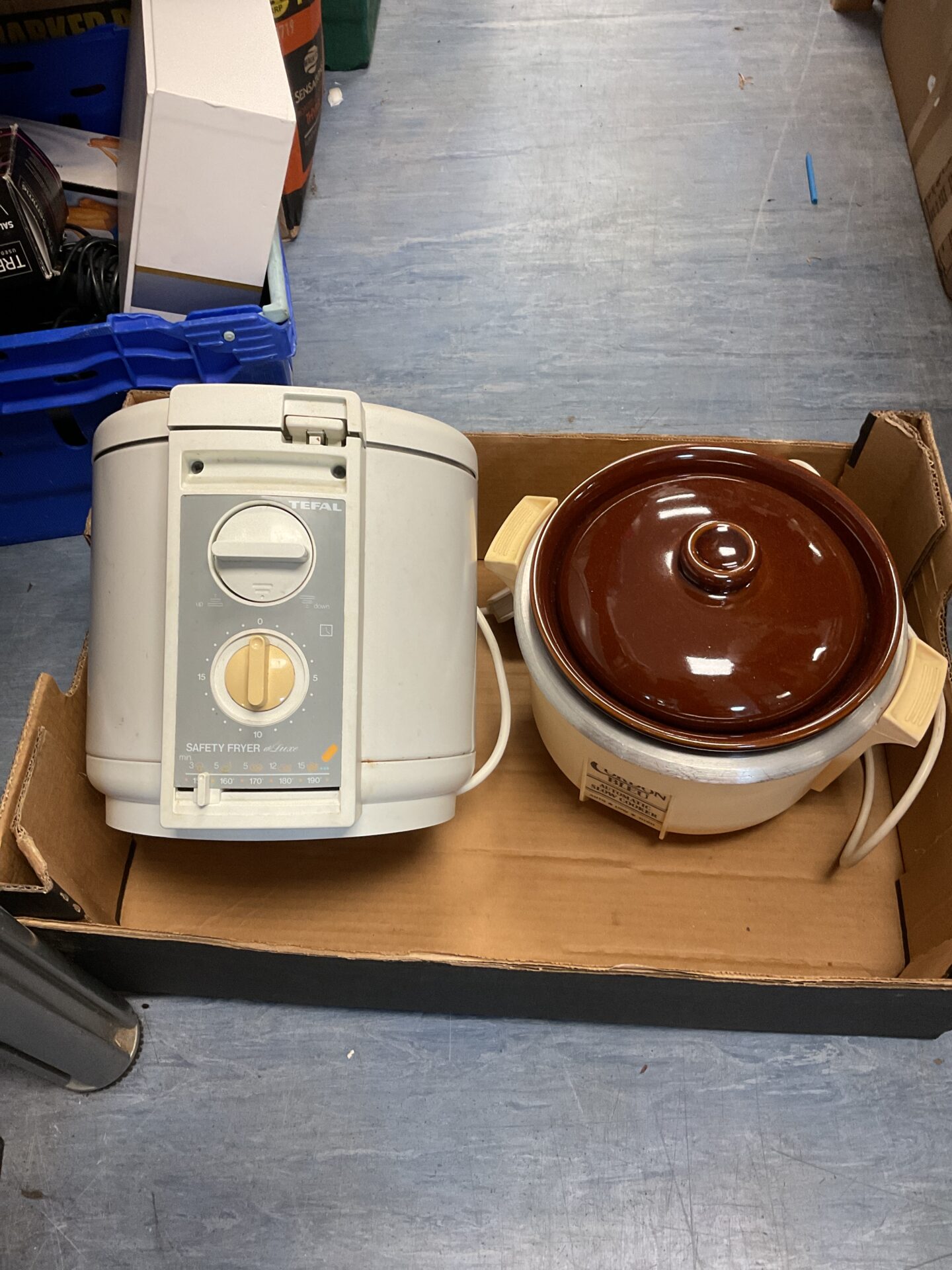 558 Tefal fryer & cordon bleu slow cooker