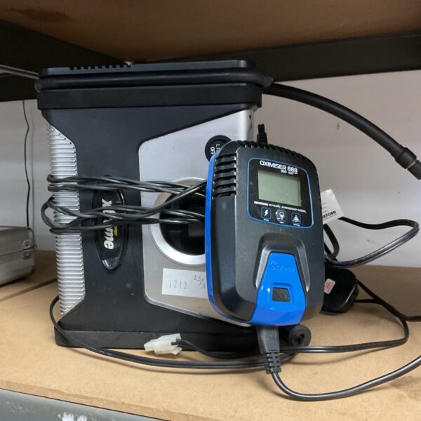 Oxford Oximiser 888 digital motorcycle battery charger with pump.