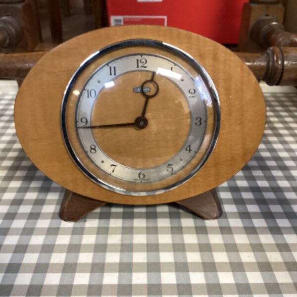 Vintage Metamec Dereham mantle clock with circular dial and wooden case.