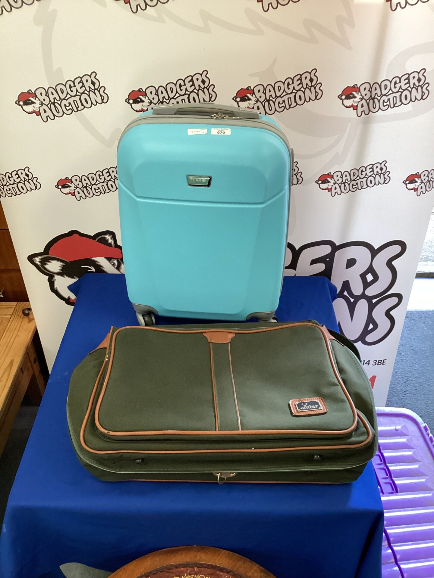574 Antler travel bag & terrae wheeled suitcase with extendable handle