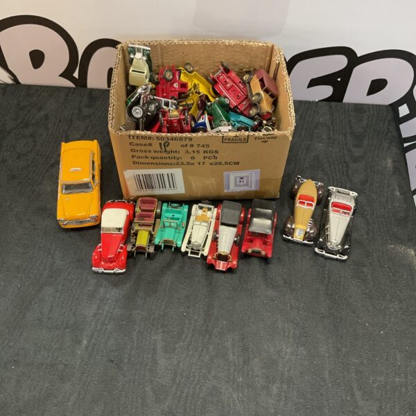 Mixed lot of vintage diecast model cars, including Matchbox and Lesney.