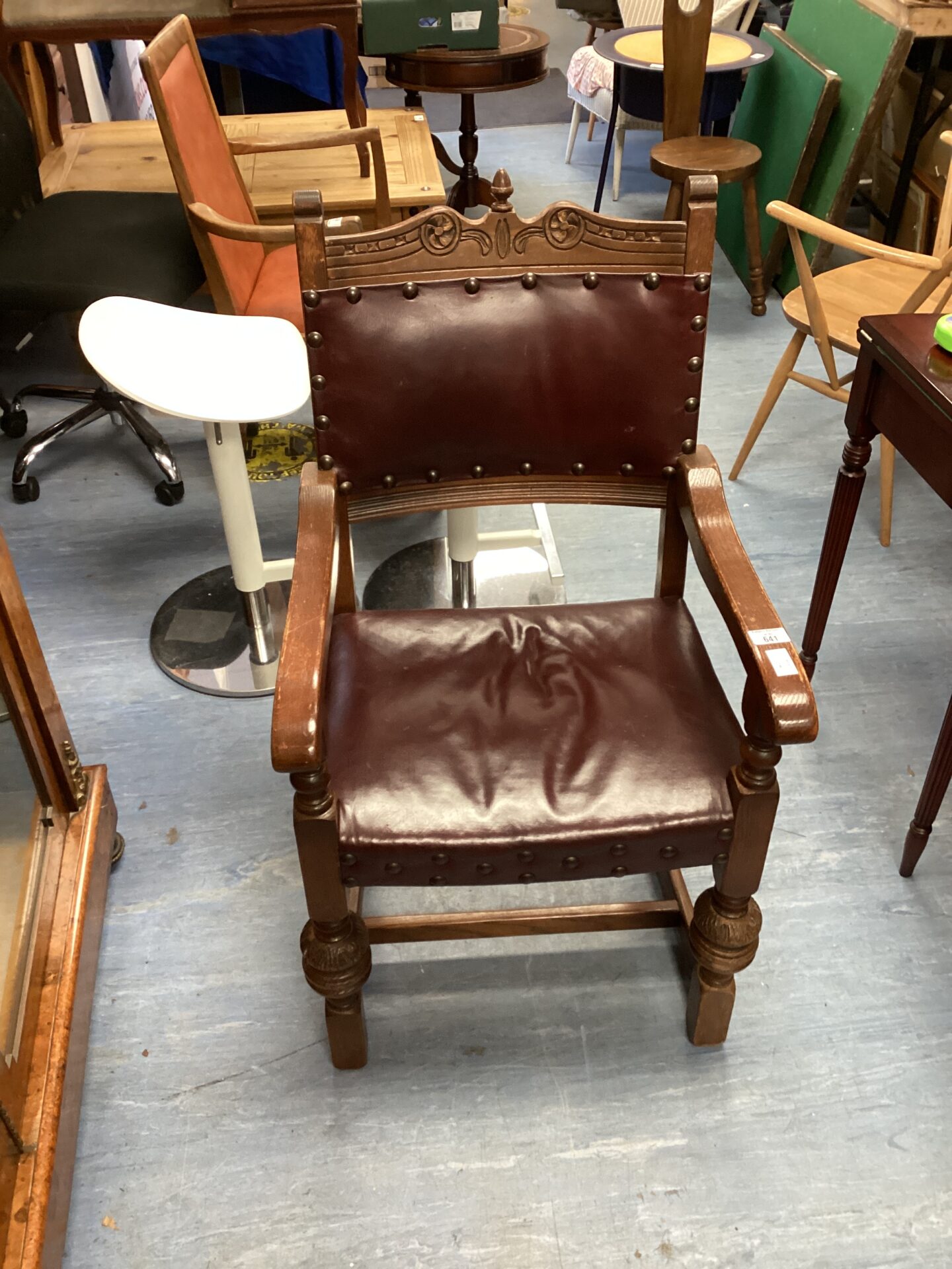 641 Antique old charm acorn chair