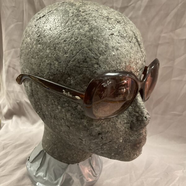 Vintage Ray Ban sunglasses with gradient brown lenses.