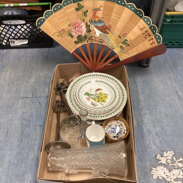 Vintage decorative fan and mixed lot of curios for collectors.