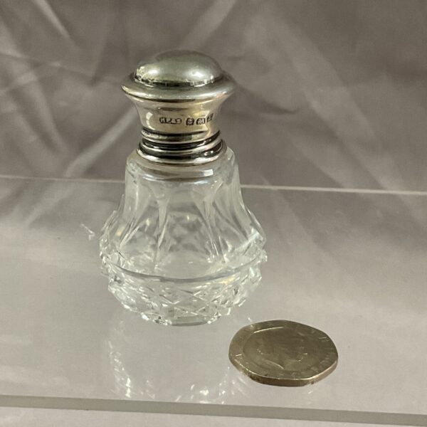 Vintage silver topped scent bottle, Birmingham 1929 hallmark.
