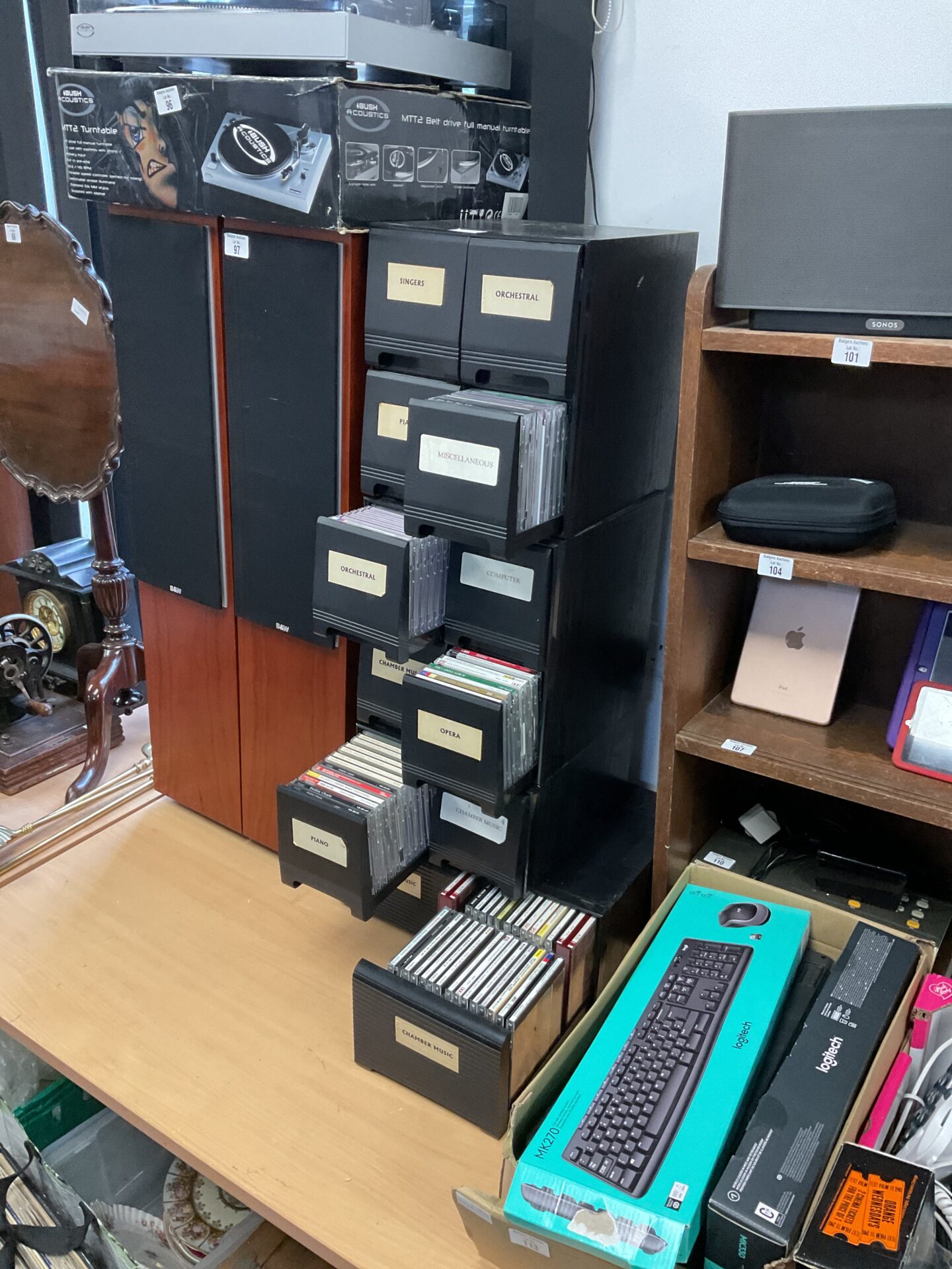 099 Large collection of music cds in storage drawers