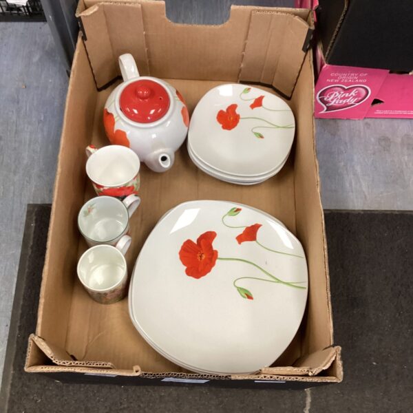 Vintage Arc Poppy tea set with teapot and plates.