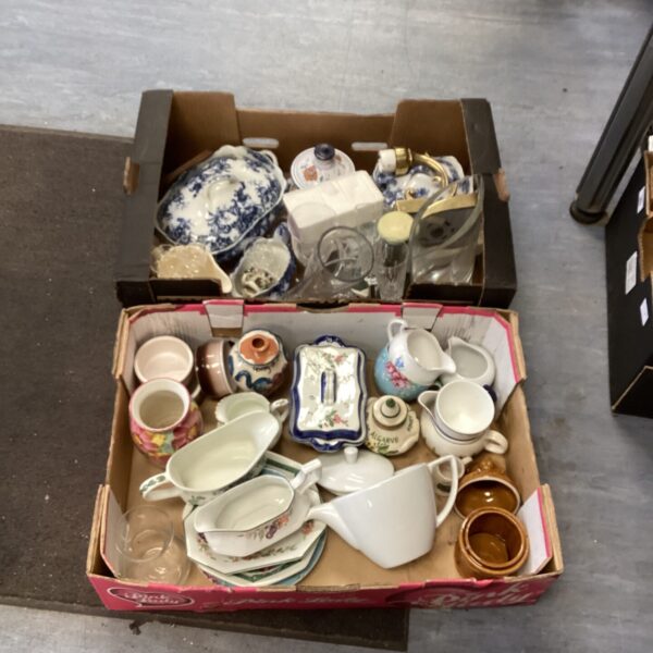 Mixed kitchenware lot with vintage ceramics and porcelain pieces.