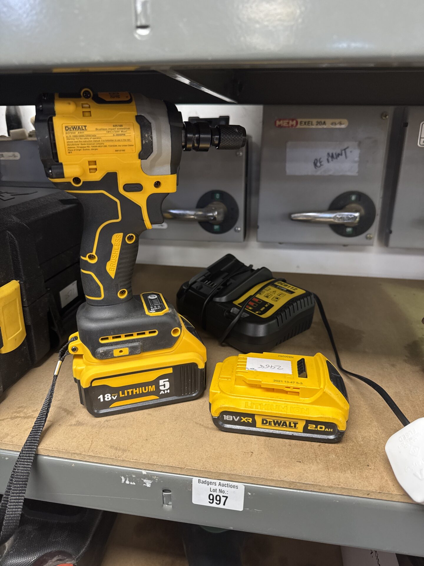 997 Dewalt dcf850 1/2” cordless impact driver (working) with 5ah (working) & 2ah batteries with charger