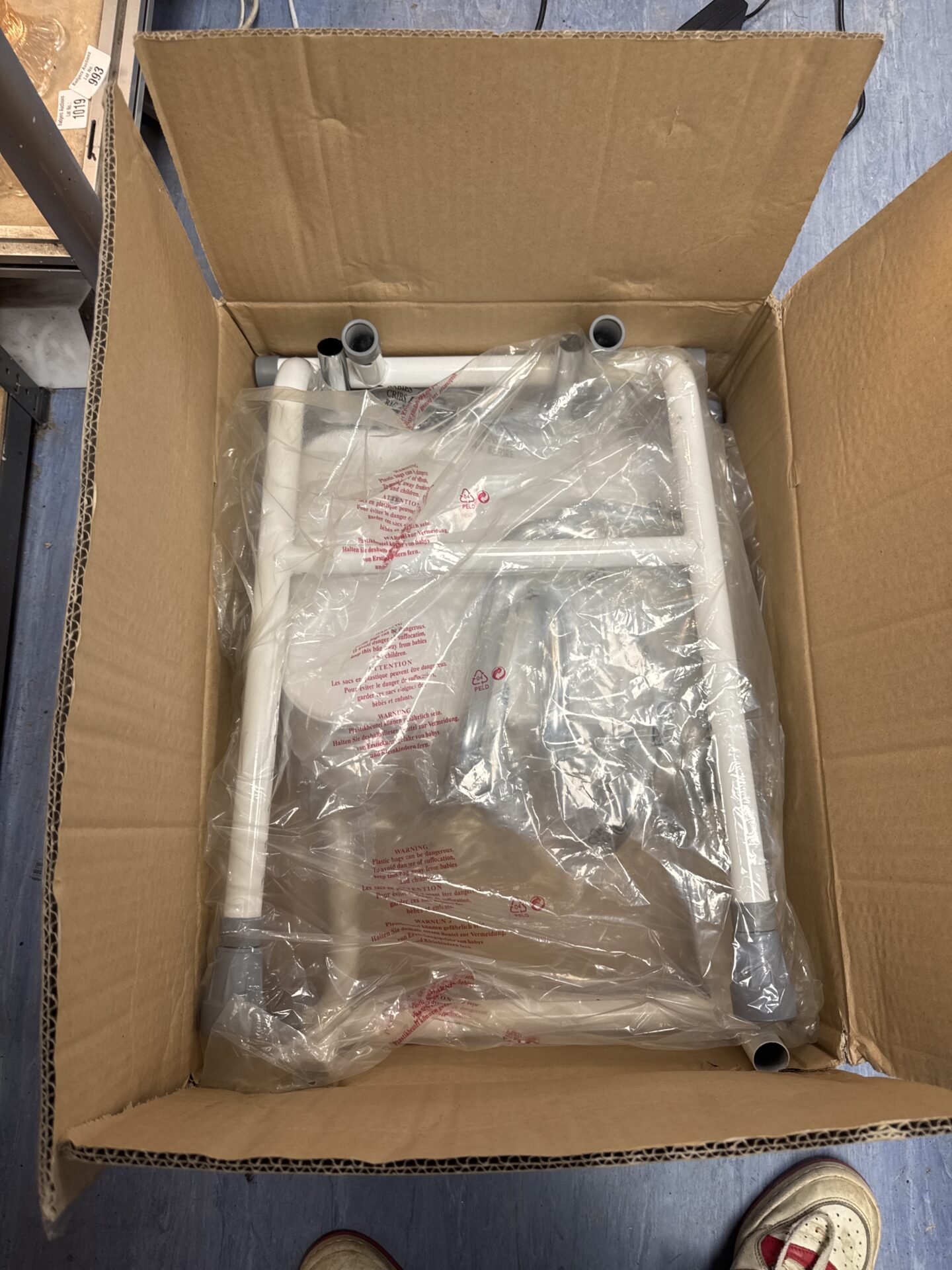 1005 New in box shower seat