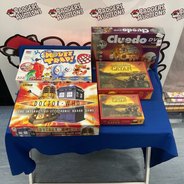 Mixed board game bundle including Cluedo, Doctor Who and Settlers of Catan.