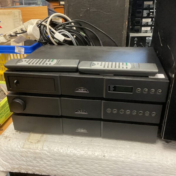 Naim Nait 5 amplifier system with Flatcap 2 and CD5 player.